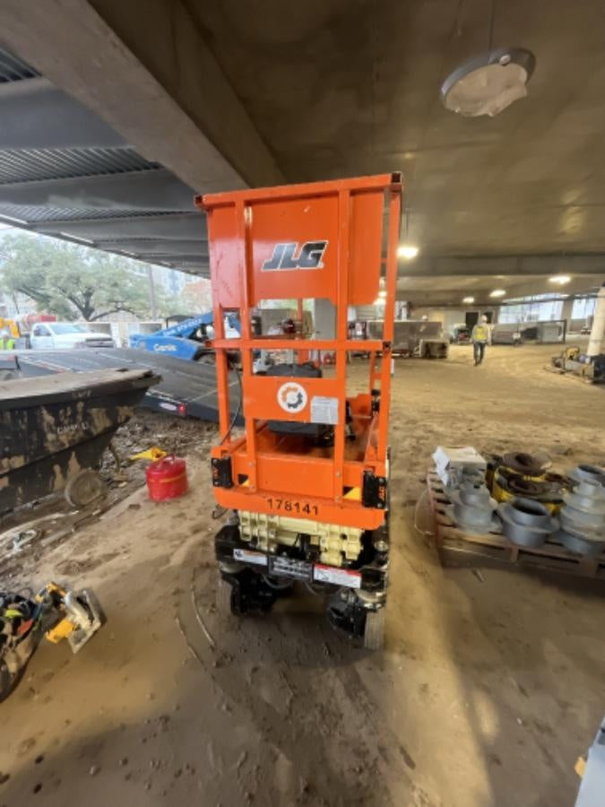 2021 JLG ES1330L