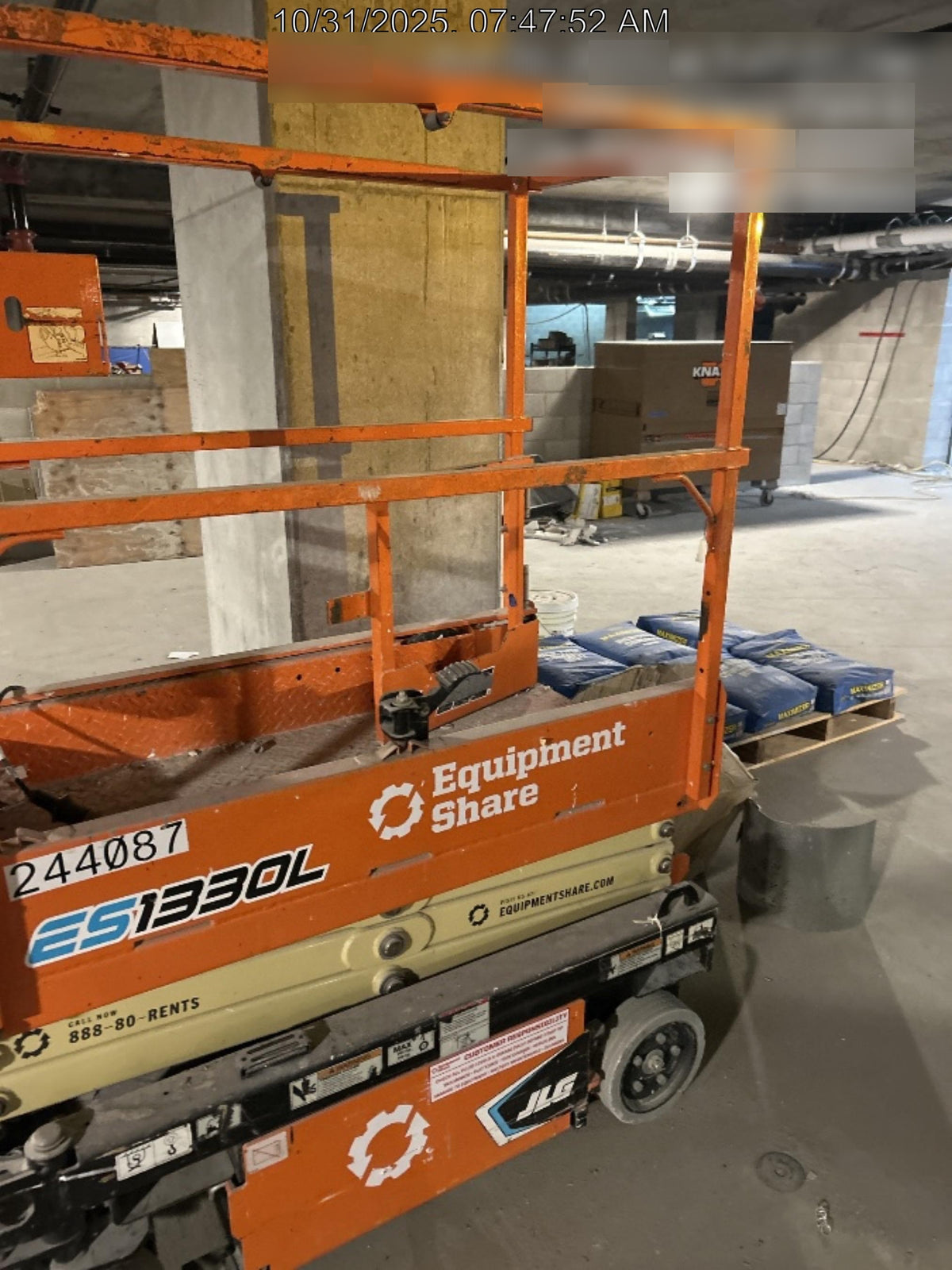 2022 JLG ES1330L