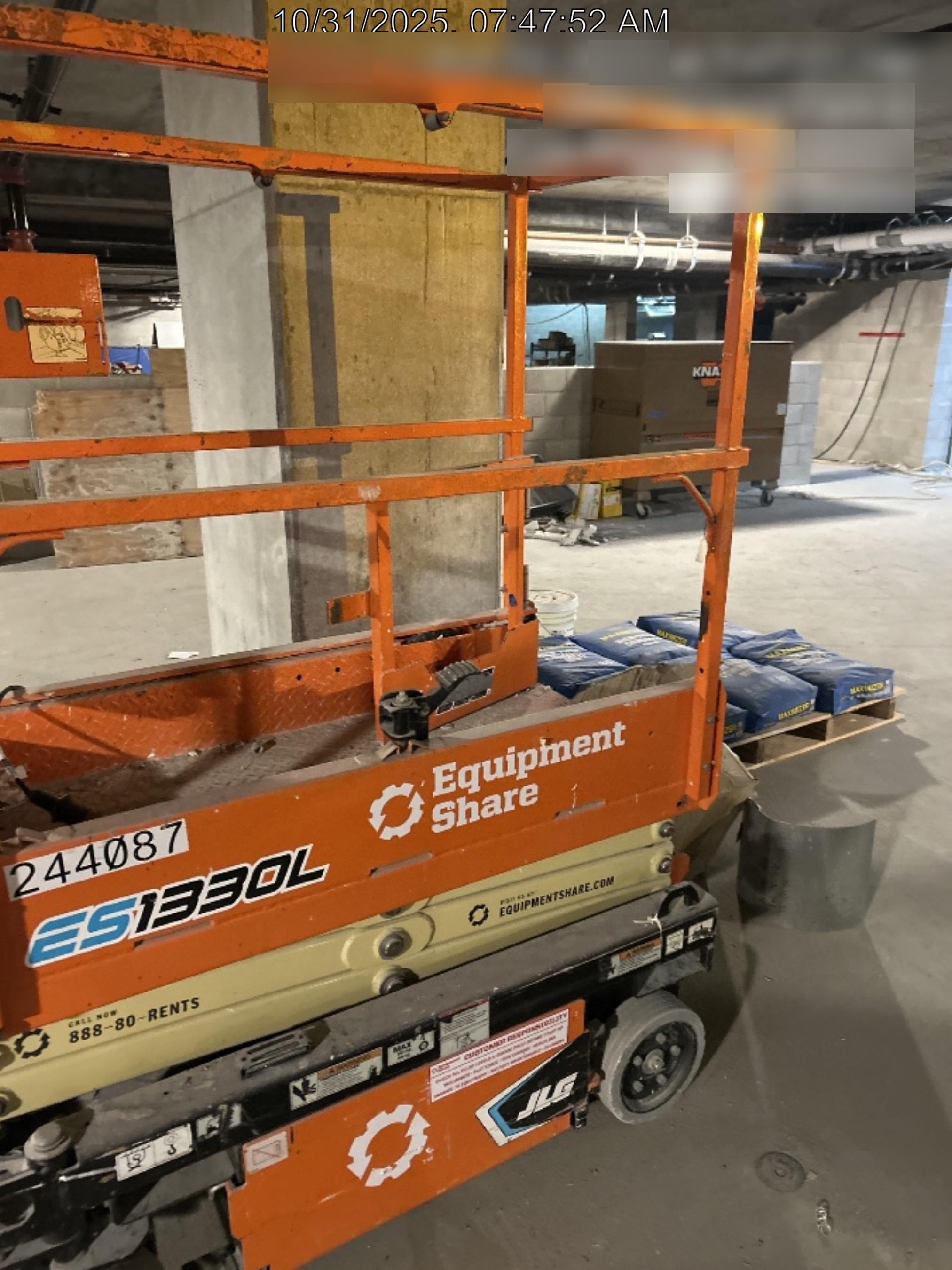 2022 JLG ES1330L