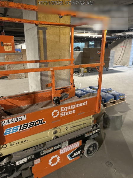 2022 JLG ES1330L