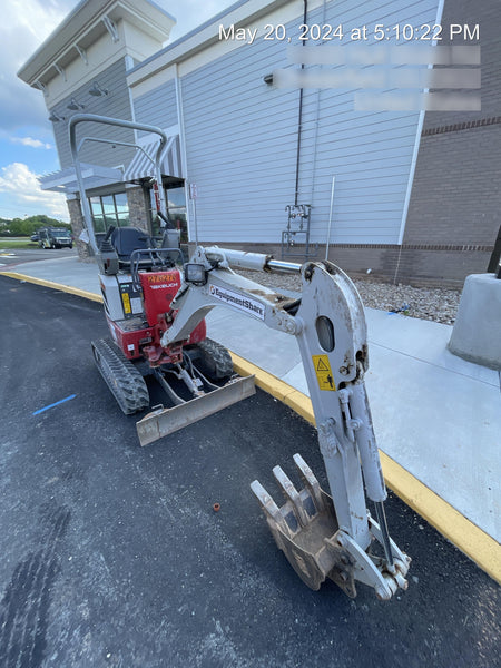 2022 TAKEUCHI TB210R