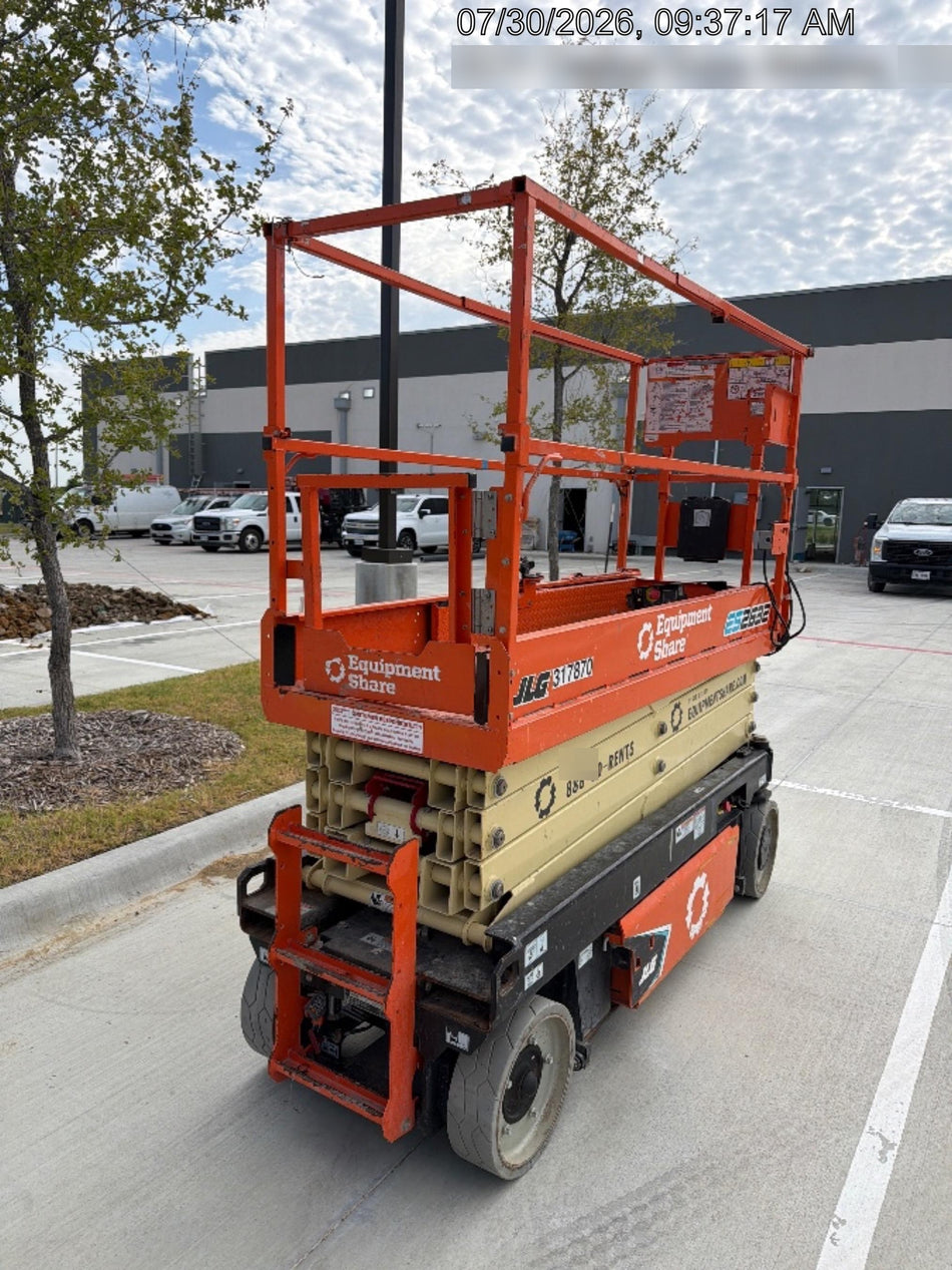 2023 JLG ES2632