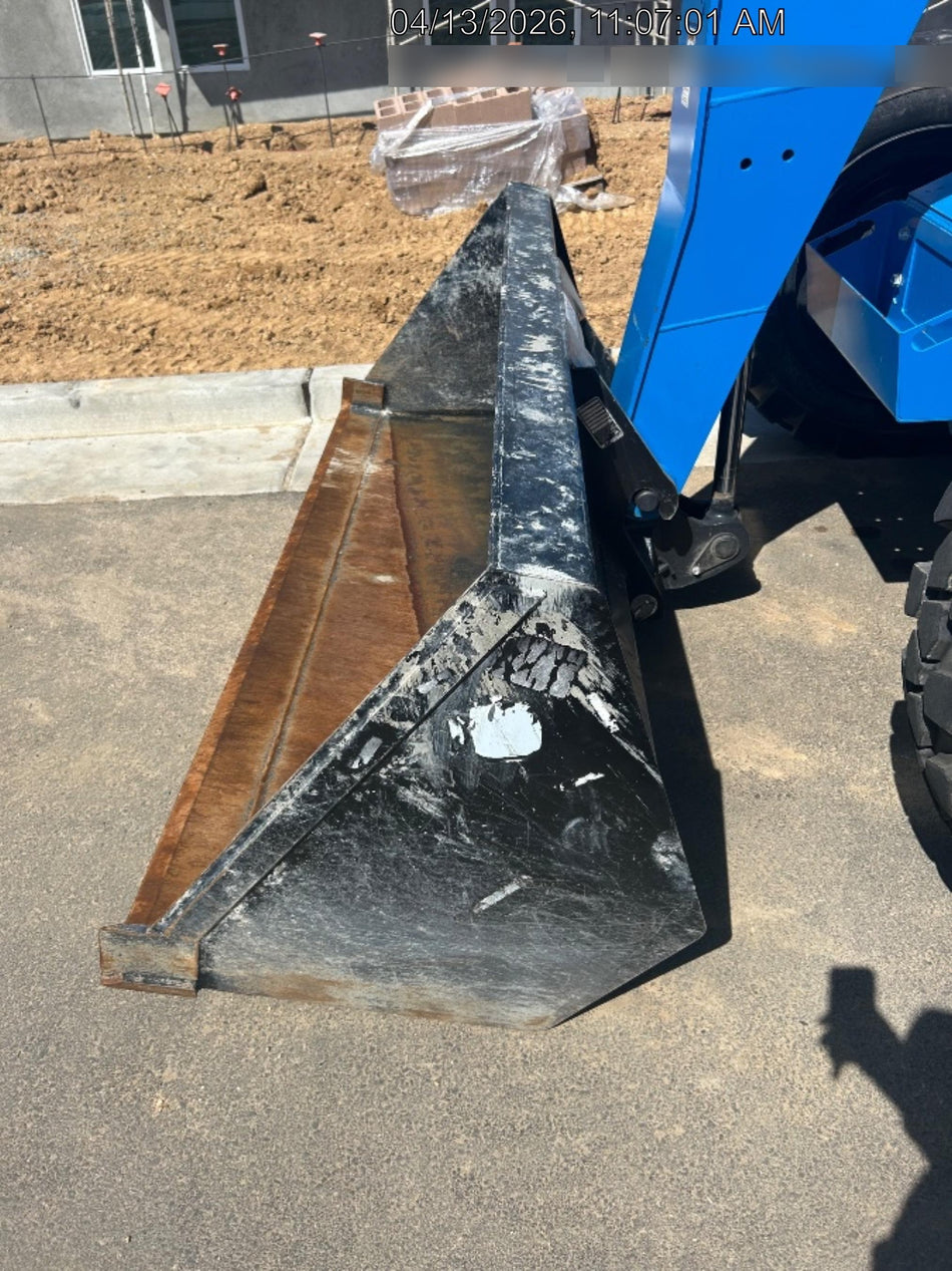 2025 JLG 1001100823