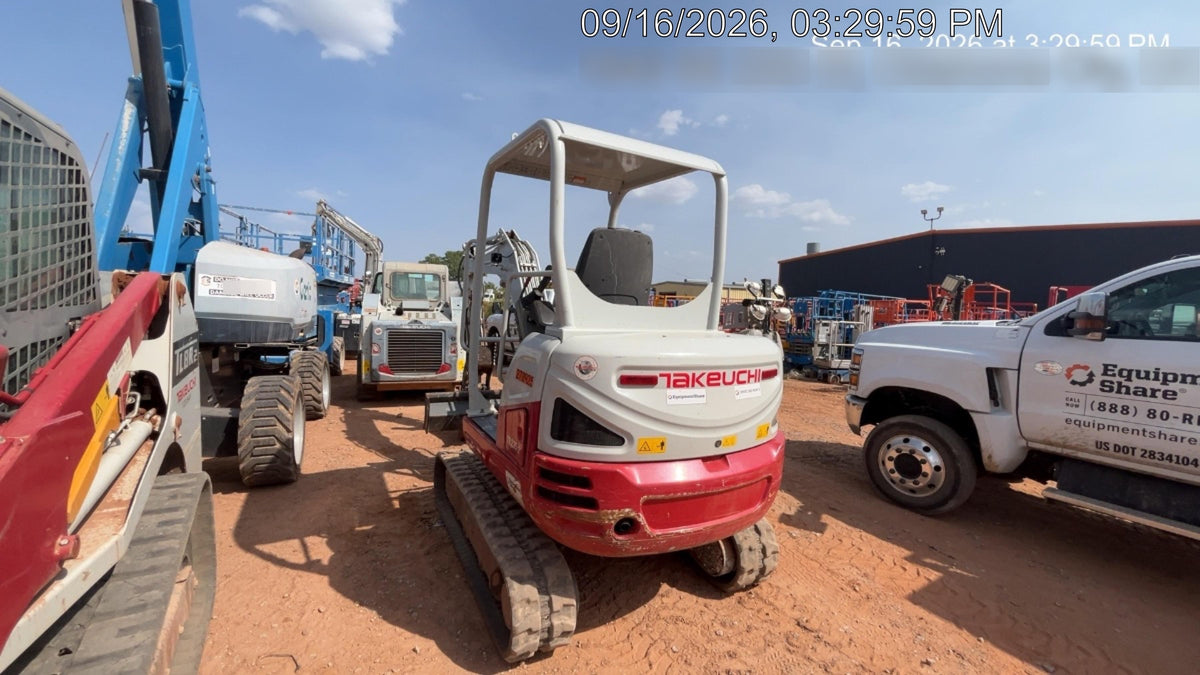 2022 TAKEUCHI TB235-2R