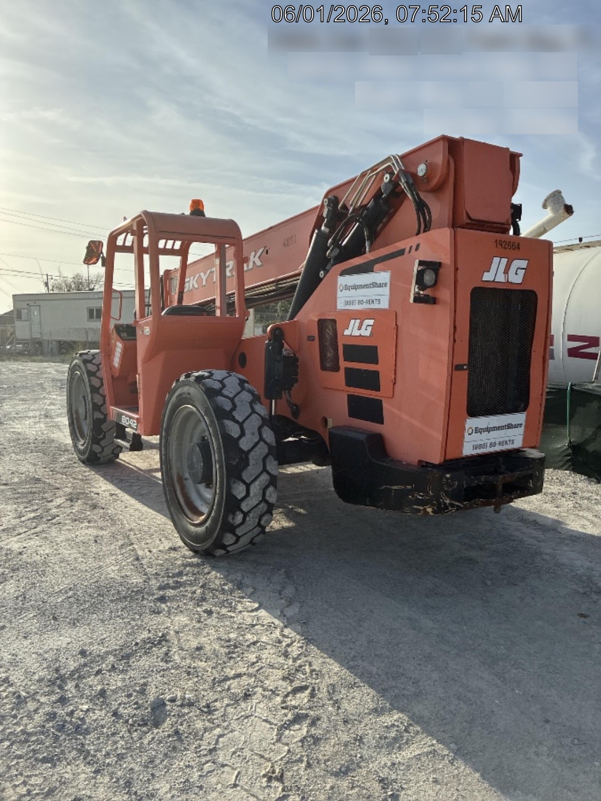 2019 SKYTRAK 8042