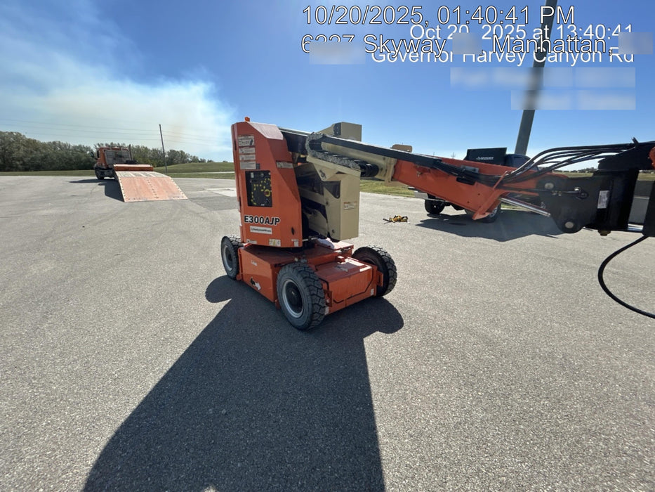 2019 JLG E300AJP