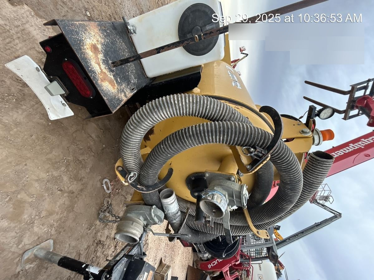 2022 VAC-TRON LP573XDT