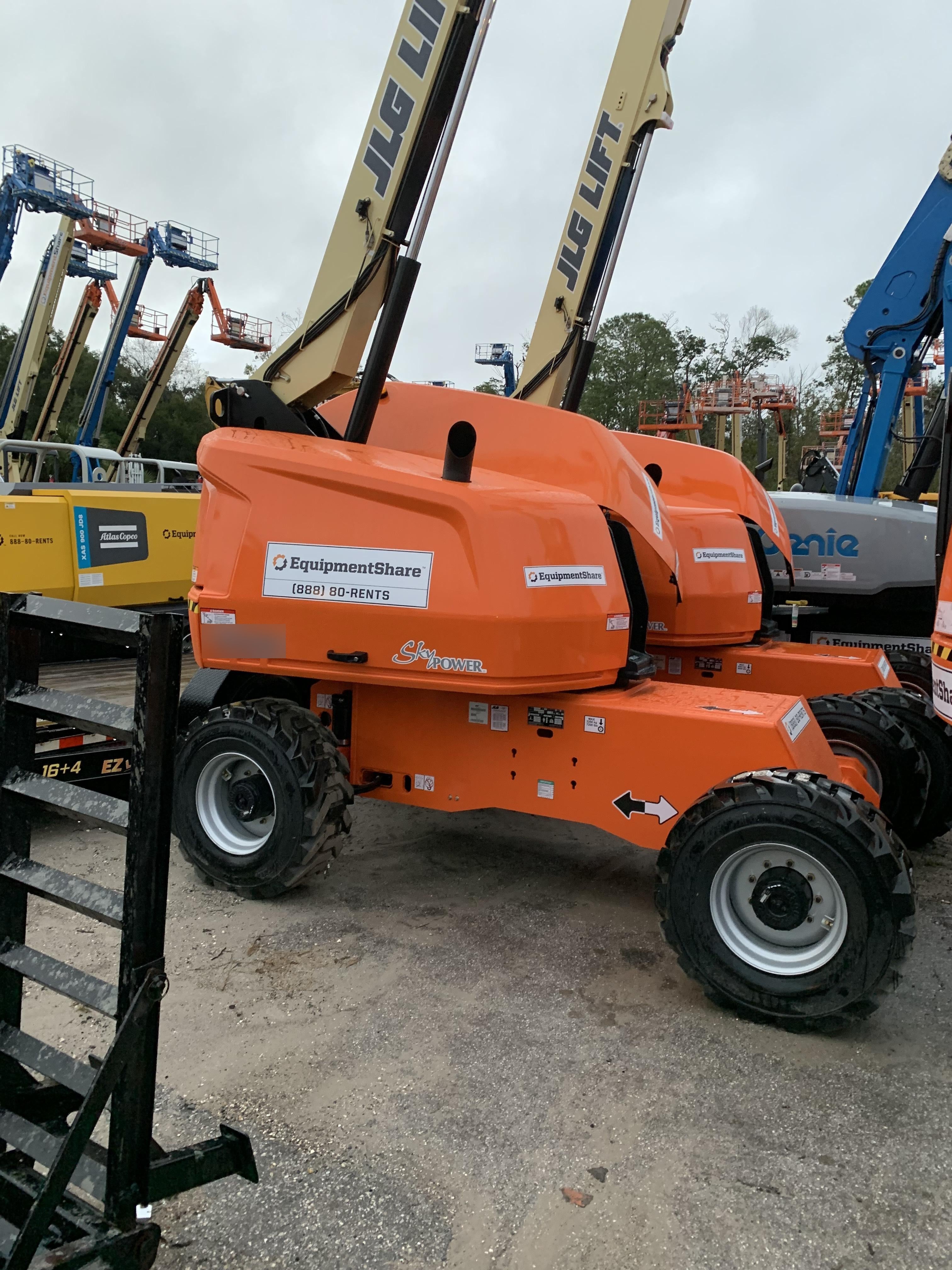 2021 JLG 400S