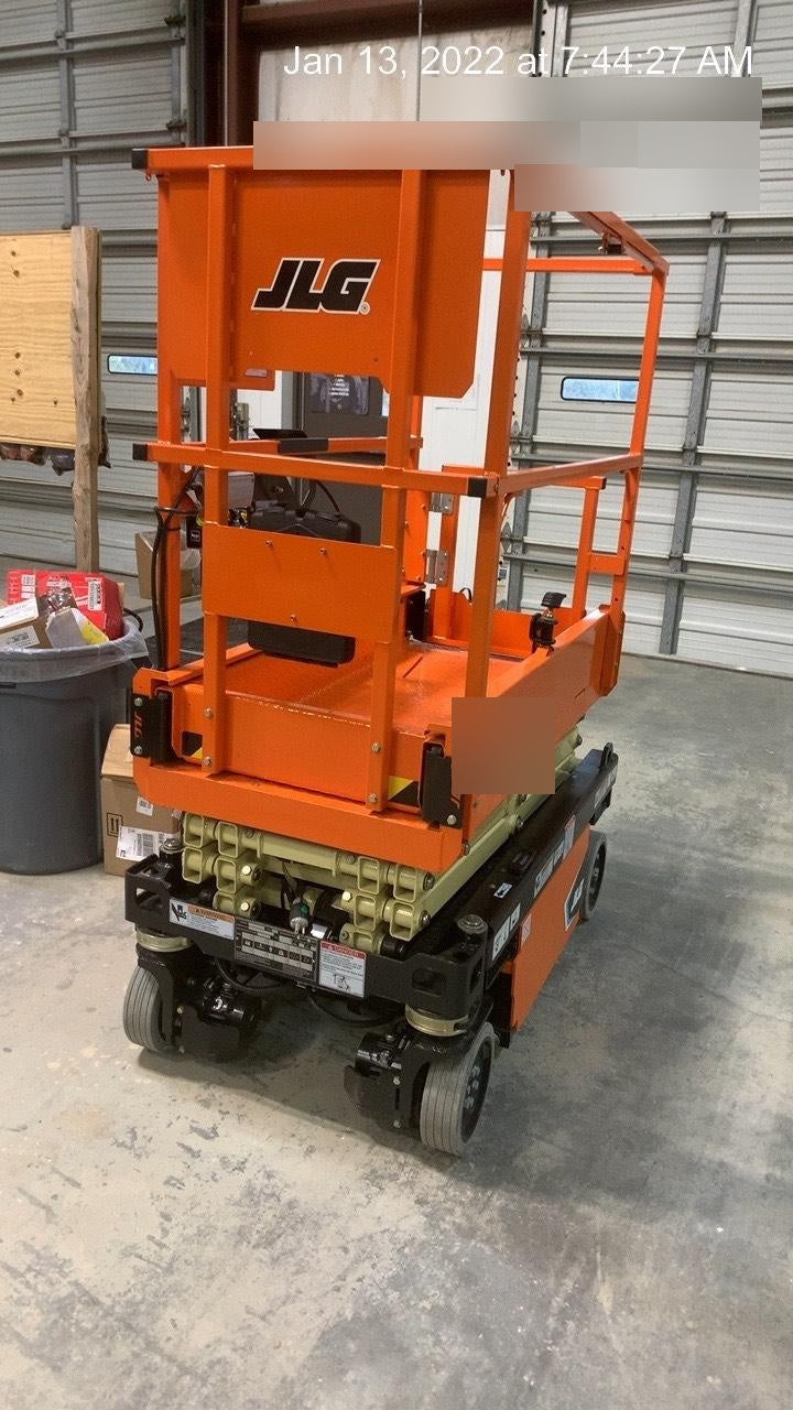 2021 JLG ES1330L