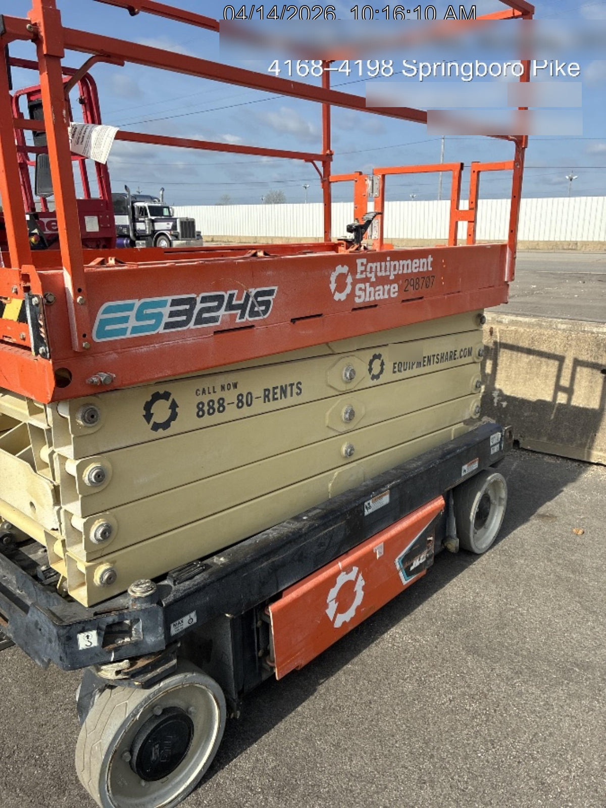 2023 JLG ES3246