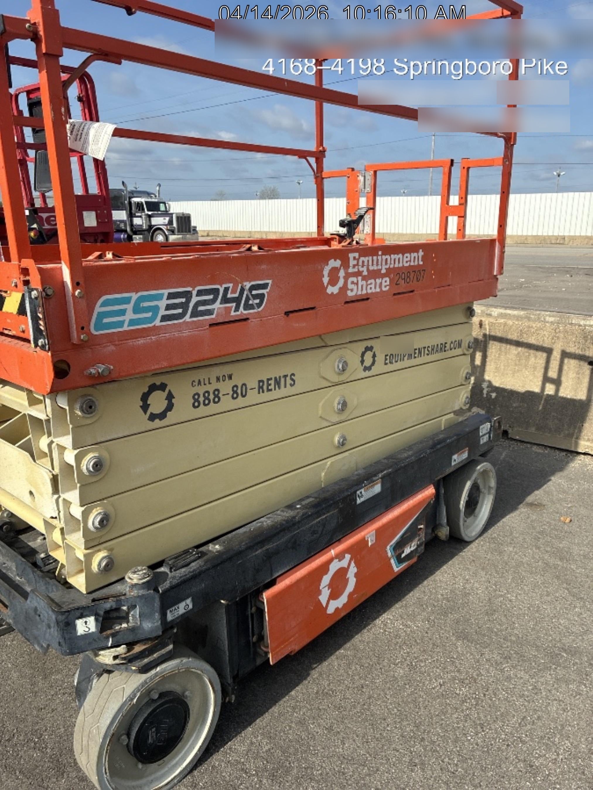 2023 JLG ES3246