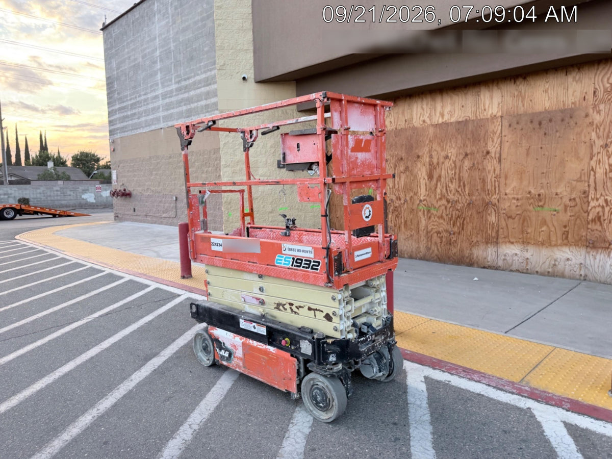 2022 JLG ES1932