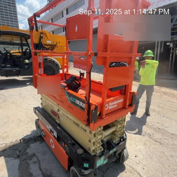 2025 JLG ES1932