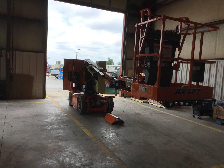 2019 JLG E300AJP