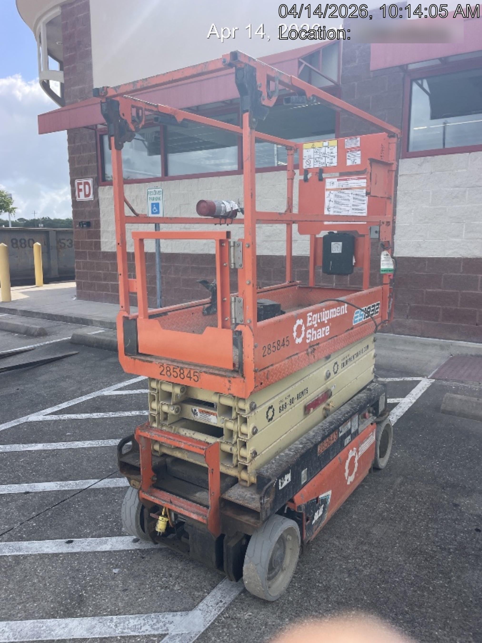 2022 JLG ES1932