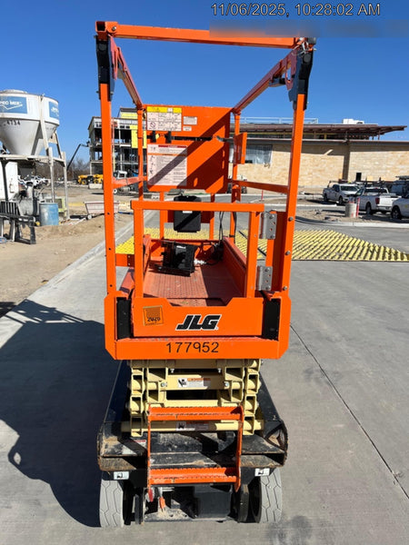 2021 JLG ES1932