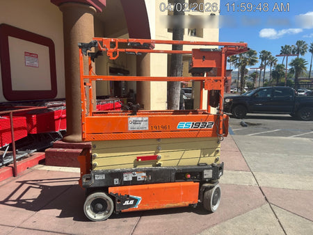 2021 JLG ES1932