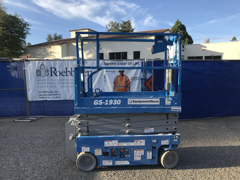 2020 Genie GS-1930 Solid Non Marking Tires, Beacon, Folding rails with half height swing gate, 800W Inverter