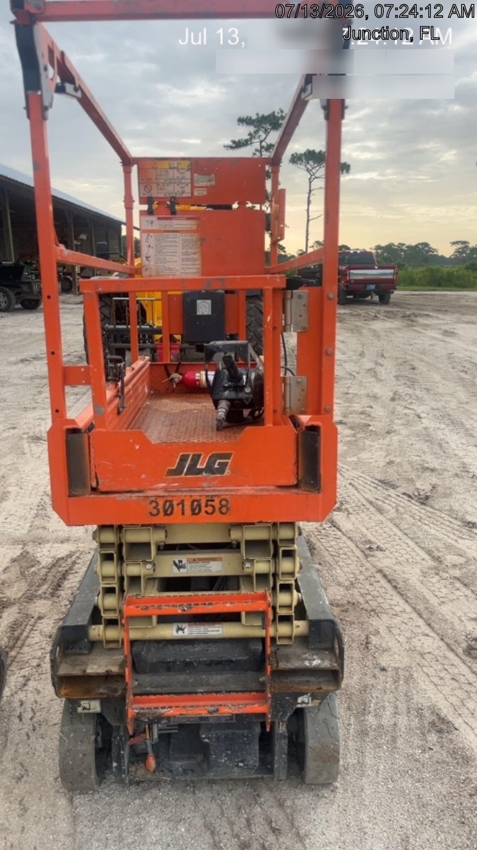 2023 JLG ES1932