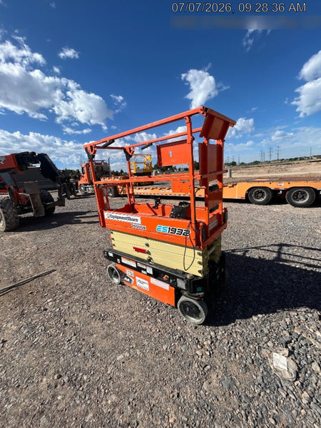2022 JLG ES1932