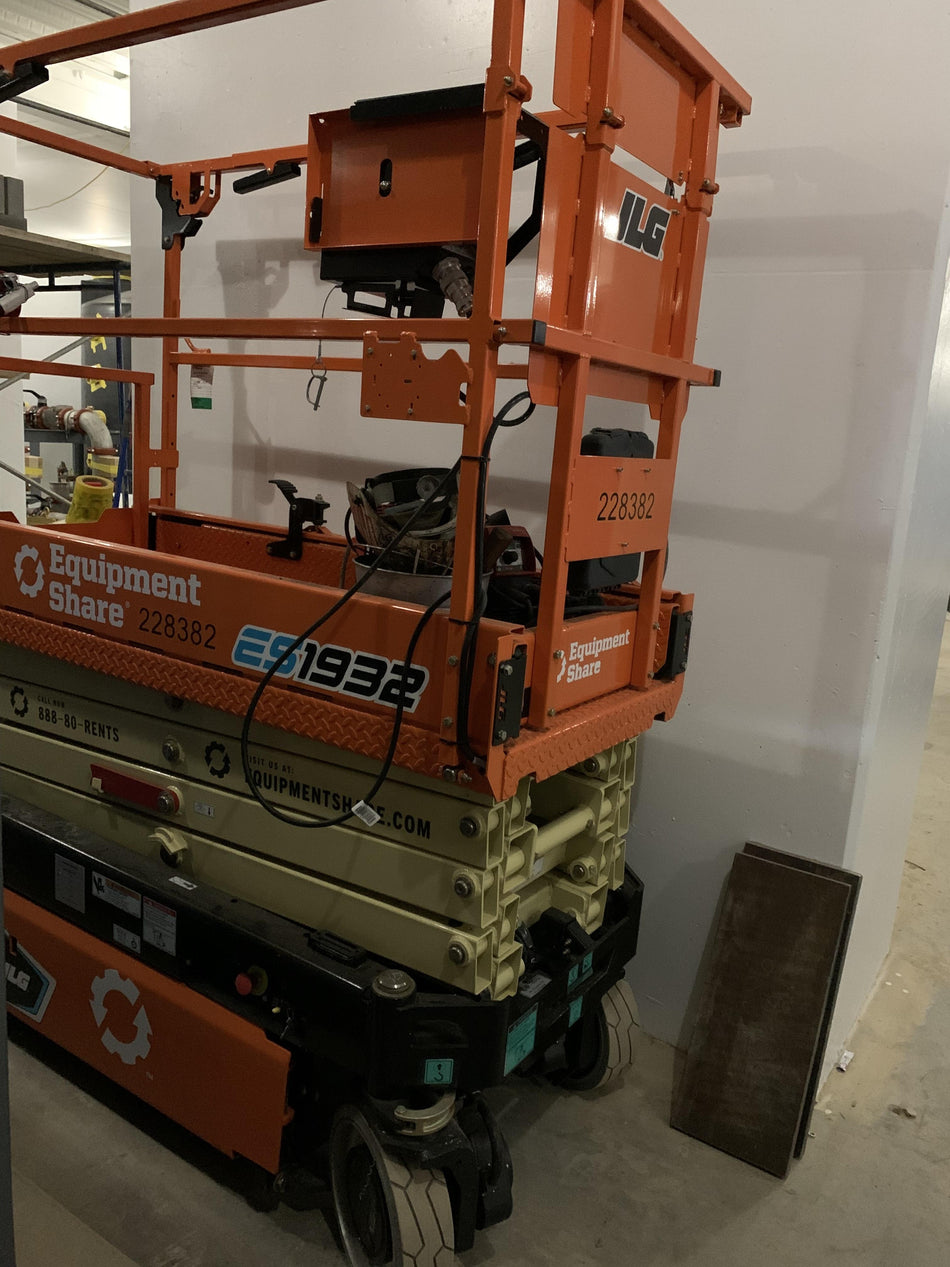 2022 JLG ES1932