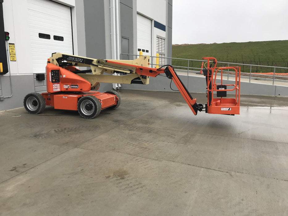2019 JLG E450AJ