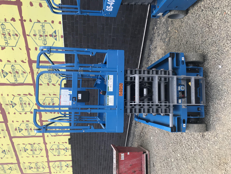 2019 Genie GS-4047 Folding rails with half height swing gate, 800W Inverter