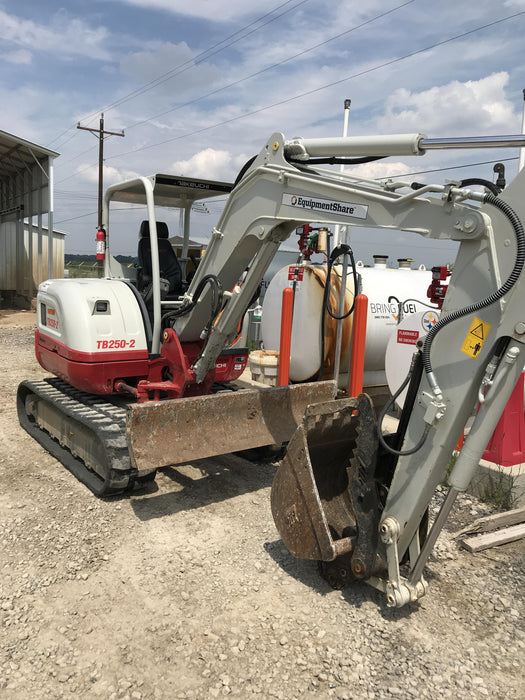 2021 TAKEUCHI TB250-2