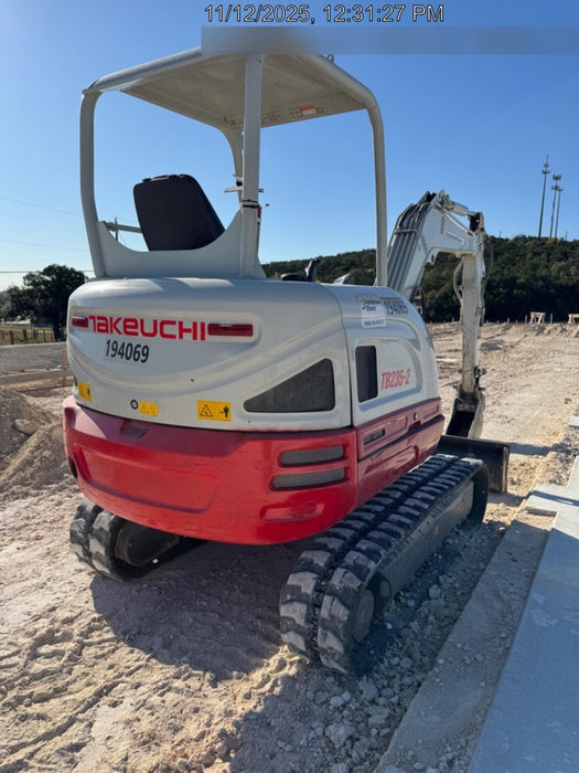 2021 TAKEUCHI TB235-2R