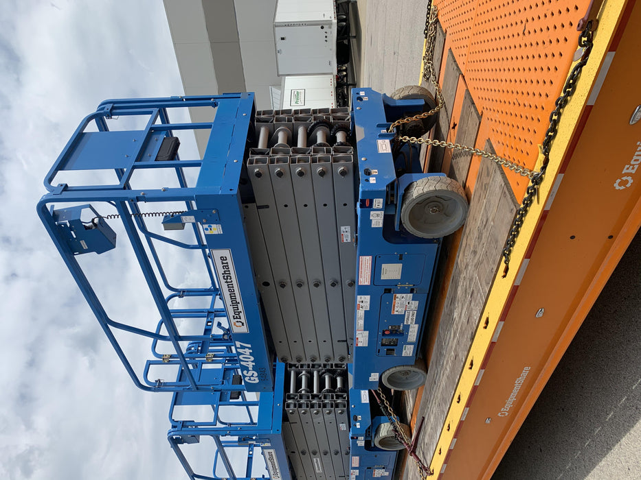 2019 Genie GS-4047 Folding rails with half height swing gate