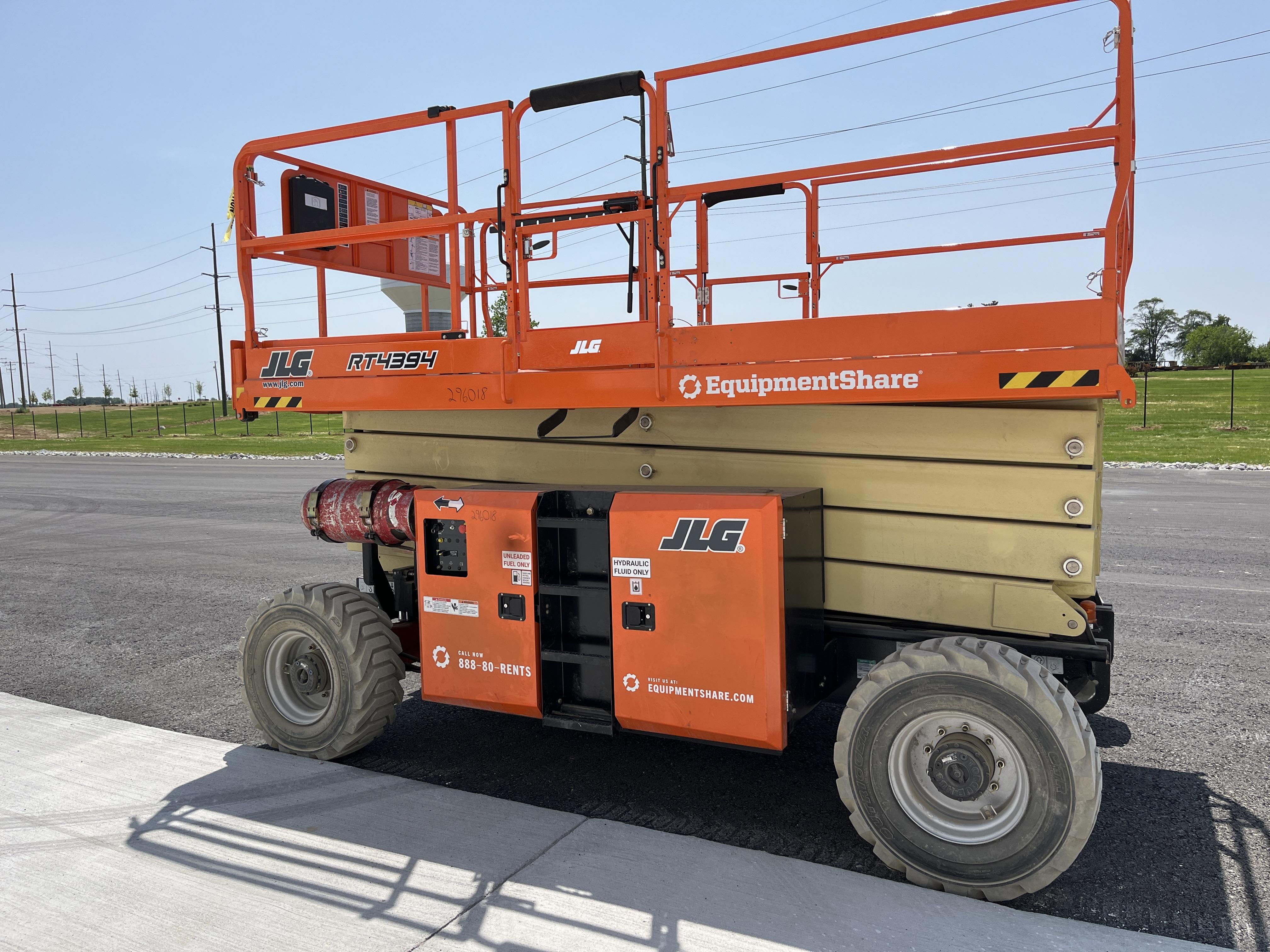 2023 JLG RT4394