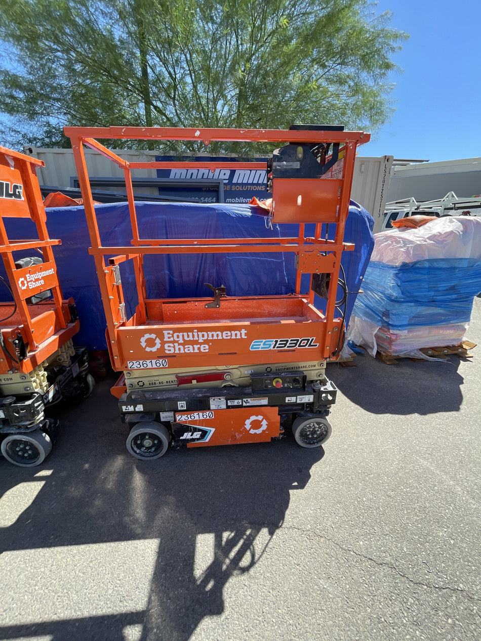 2022 JLG ES1330L