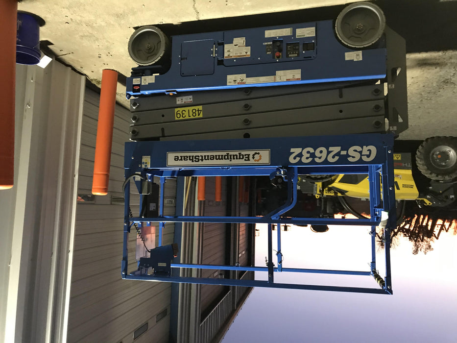 2019 Genie GS-2632 Folding rails with half height swing gate