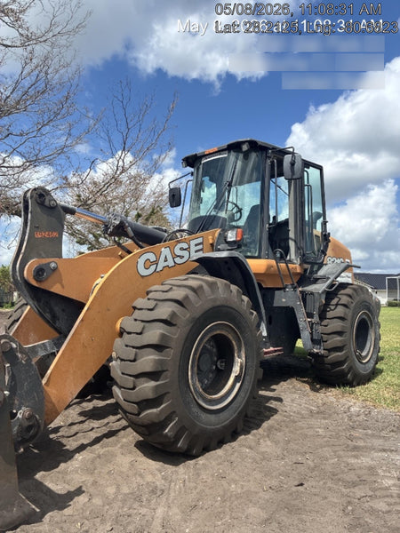 2018 Case 821G CLOSED CAB, JRB 418 STYLE HYD COUPLER