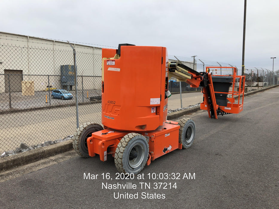 2019 JLG E300AJP