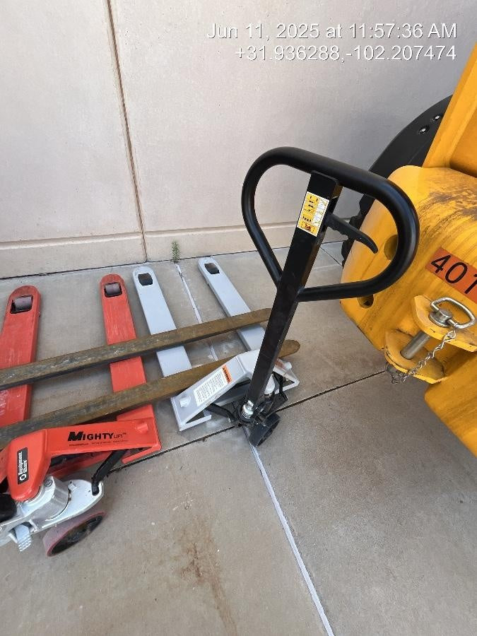 2023 STRONGWAY 5500 lb Pallet Jack