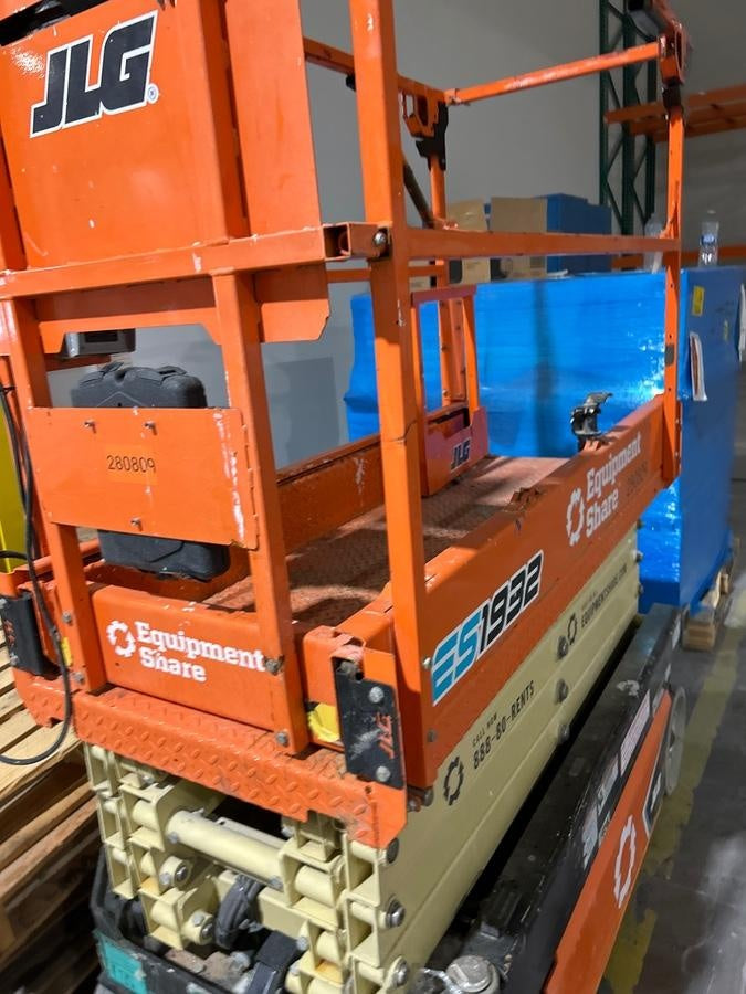 2022 JLG ES1932