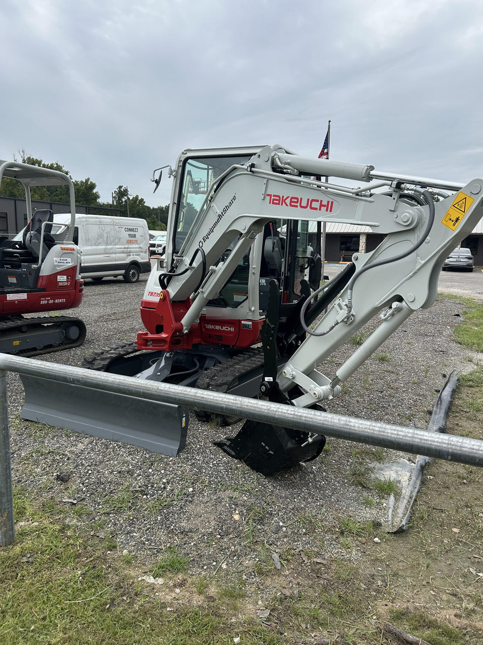 2025 TAKEUCHI TB235-2CR