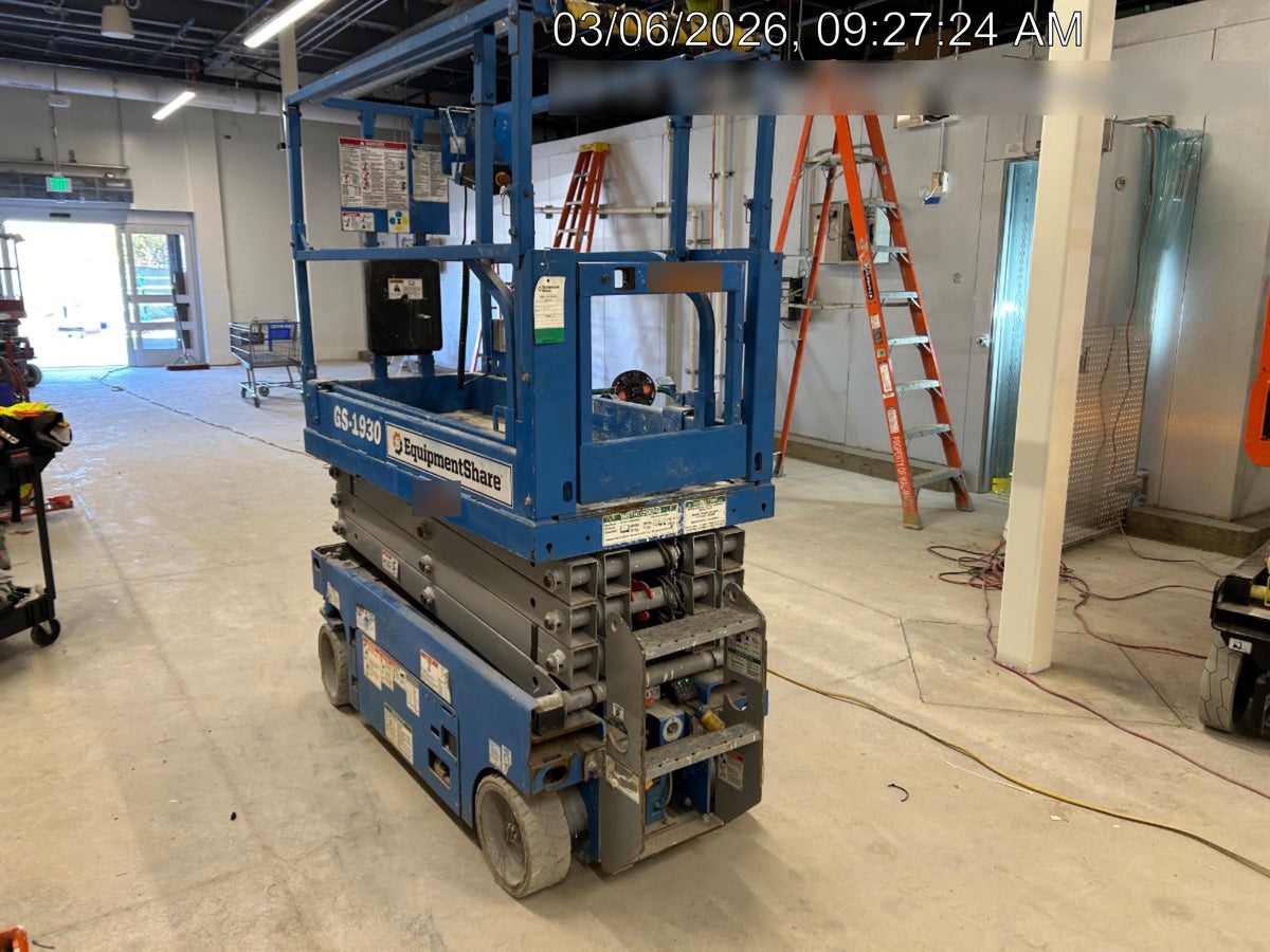 2020 Genie GS-1930 Solid Non Marking Tires, Beacon, Folding rails with half height swing gate, 800W Inverter