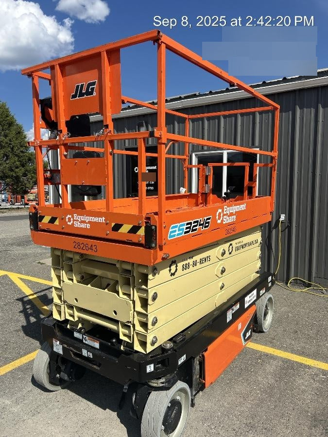 2022 JLG ES3246