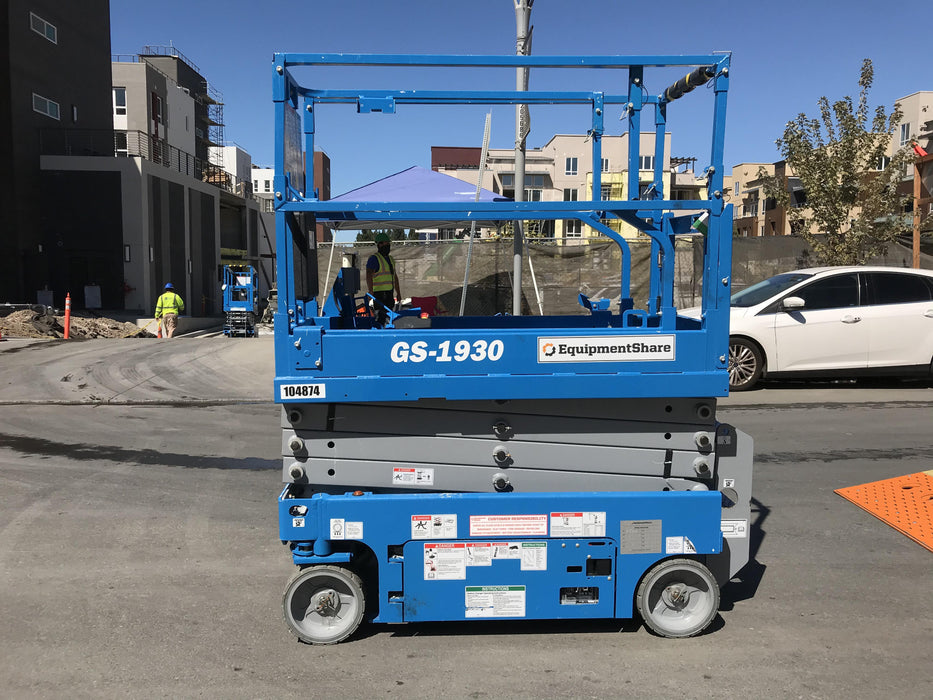 2020 Genie GS-1930 Solid Non Marking Tires, Beacon, Folding rails with half height swing gate, 800W Inverter