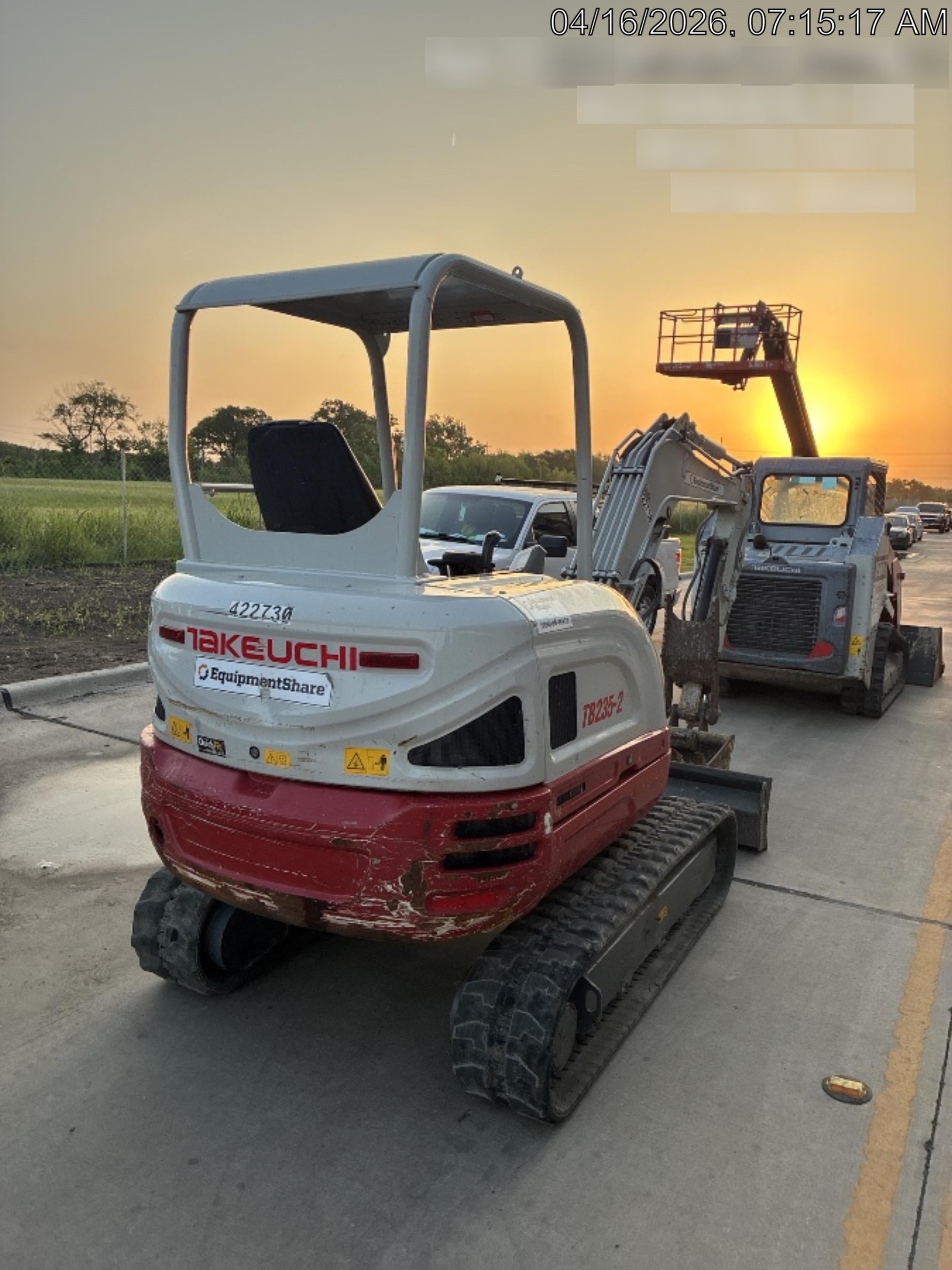 2024 TAKEUCHI TB235-2R