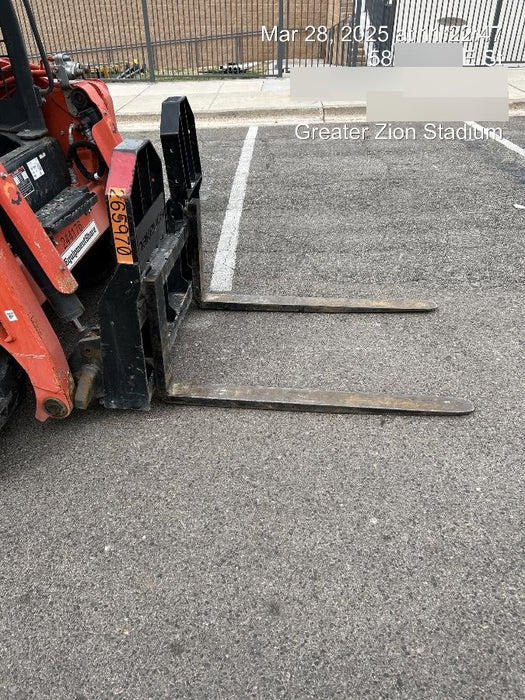 2021 TAKEUCHI 48" Pallet Forks - Takeuchi