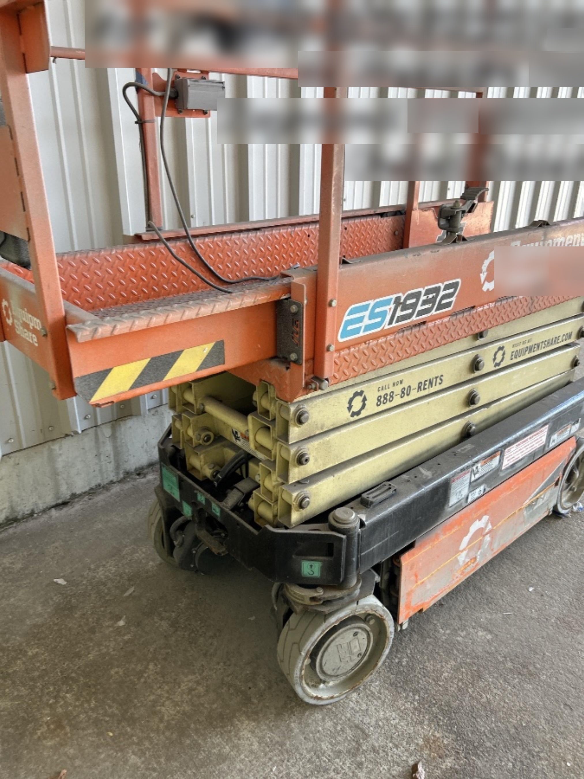 2022 JLG ES1932