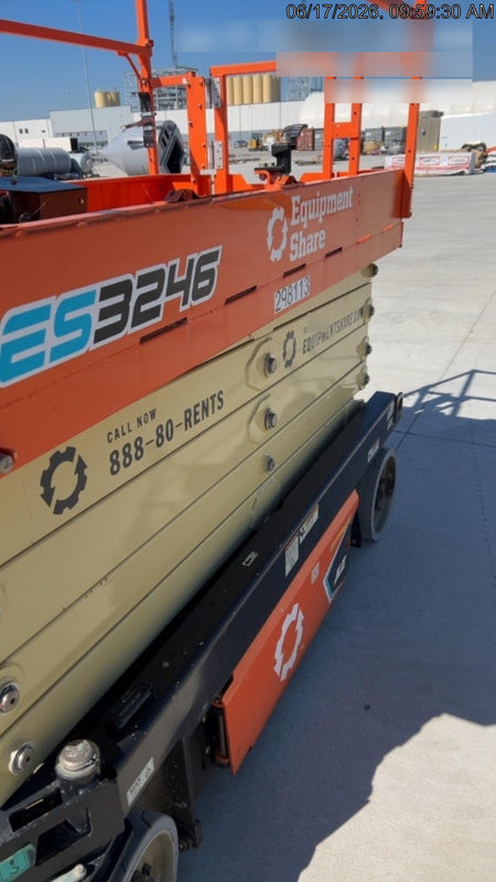 2023 JLG ES3246