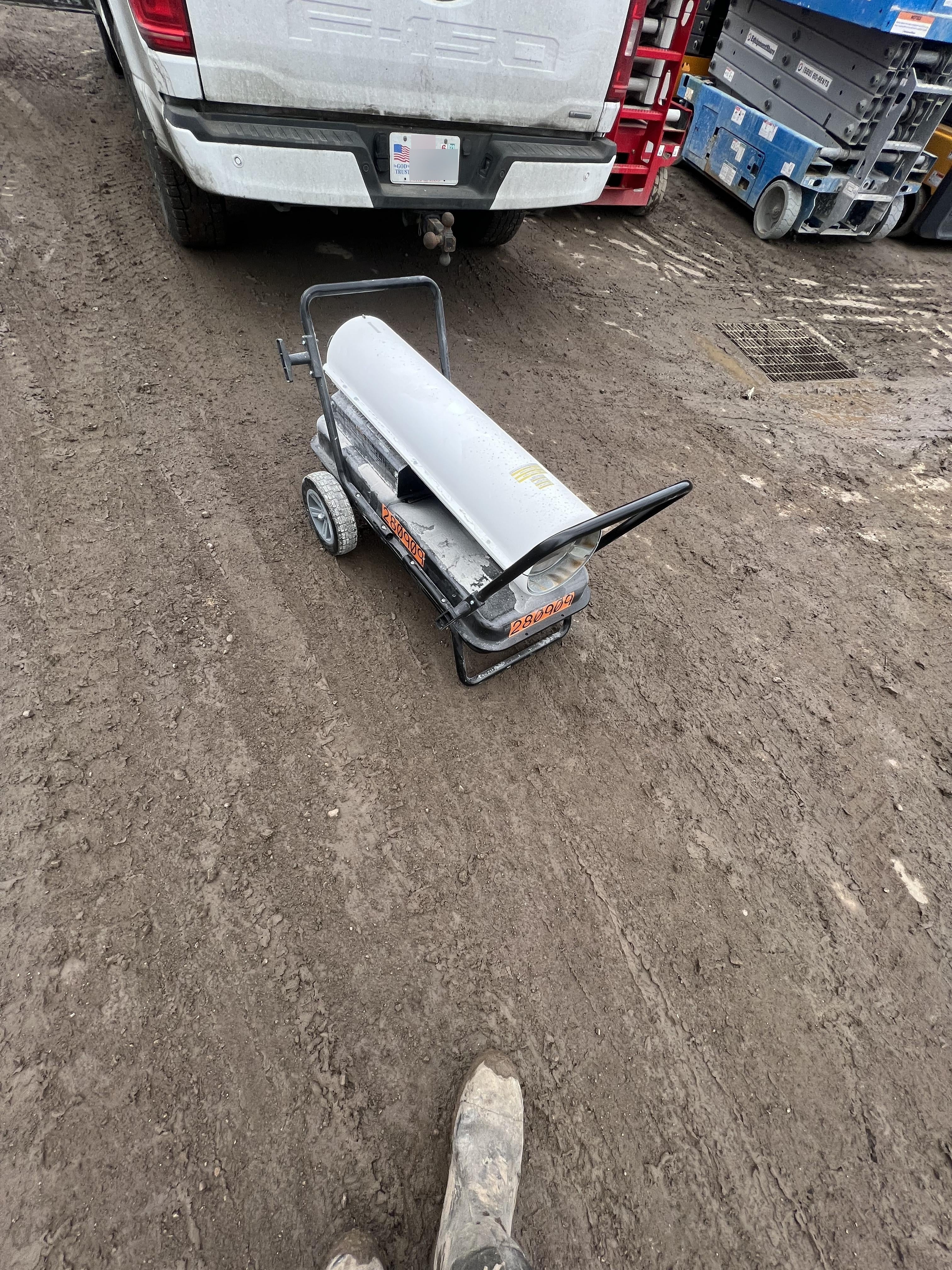 2022 LB WHITE Tradesman K175