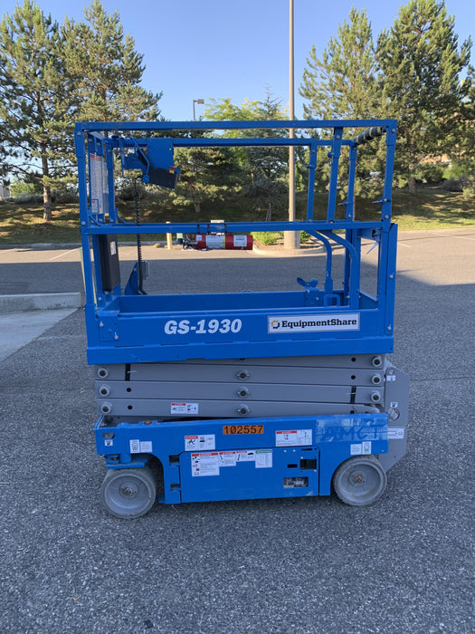 2020 Genie GS-1930 Solid Non Marking Tires, Beacon, Folding rails with half height swing gate, 800W Inverter