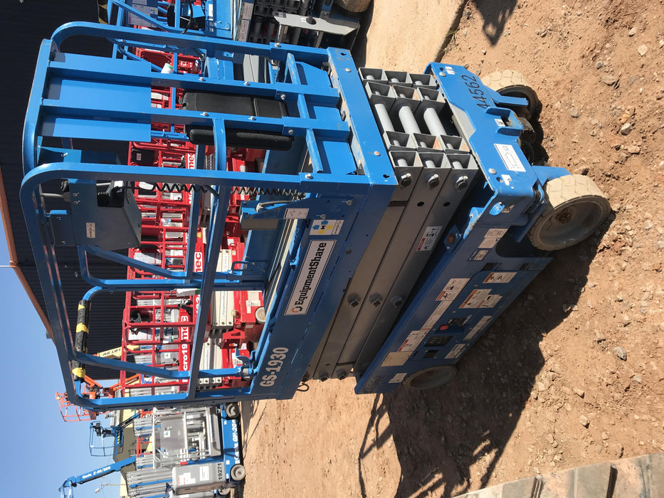 2019 Genie GS-1930 Fixed rails with chain Entry