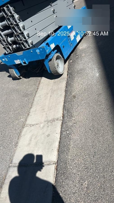 2019 Genie GS-4047 Folding rails with half height swing gate