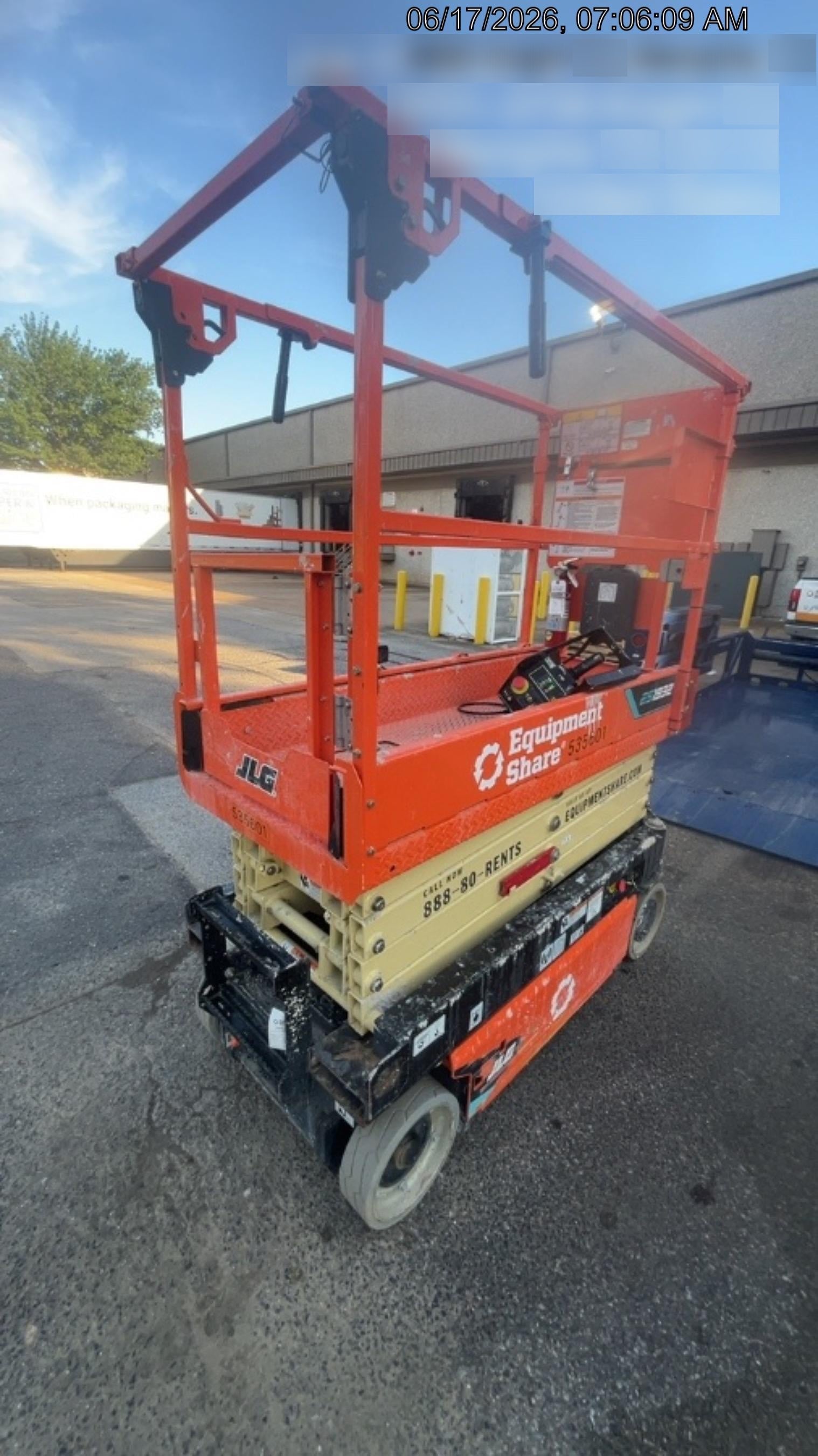 2025 JLG ES1932